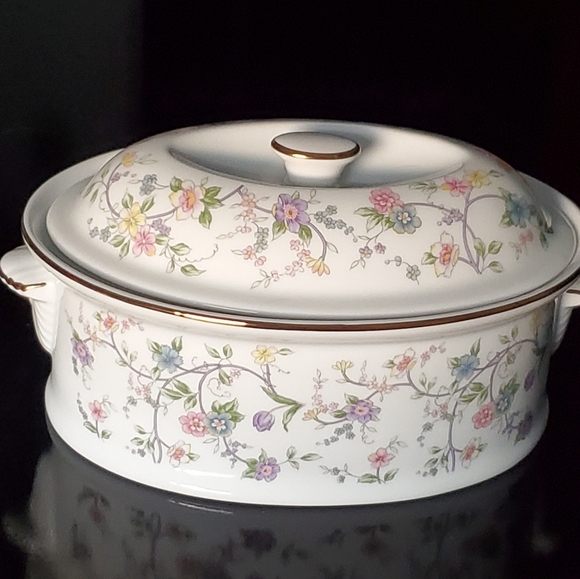 "Corona" Gold Trim 2Qt Casserole Dish Andrea by Sadek - Picture 12 of 15